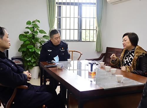 加强党建共建，亲昵警企关系